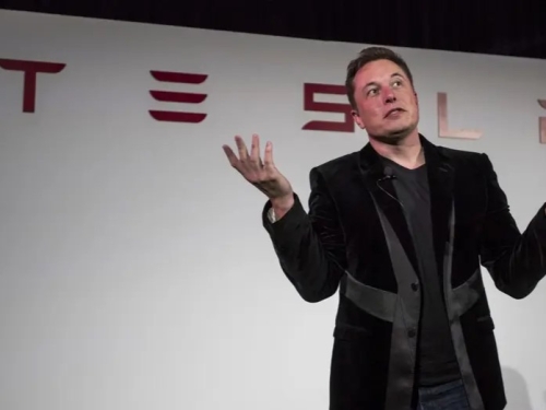 Elon Musk’s AI grasses him up